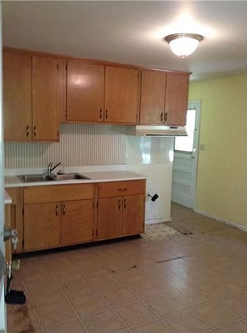 2nd image of 16 Chickasaw St