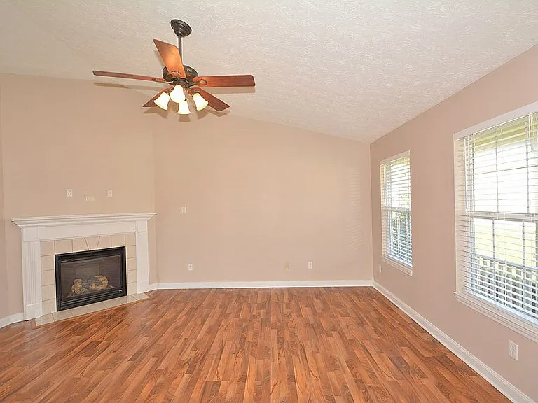 6917 Tree Top Ln — Photo 4