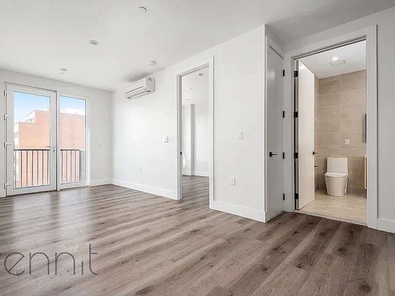 125 Kings Hwy #3B — Photo 1