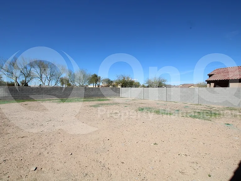 2620 S 116th Dr — Photo 16
