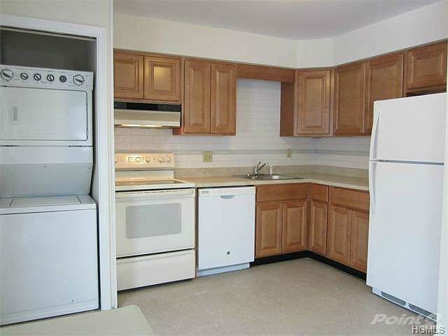 New Kitchen with Washer Dryer - Great Cabinet Space