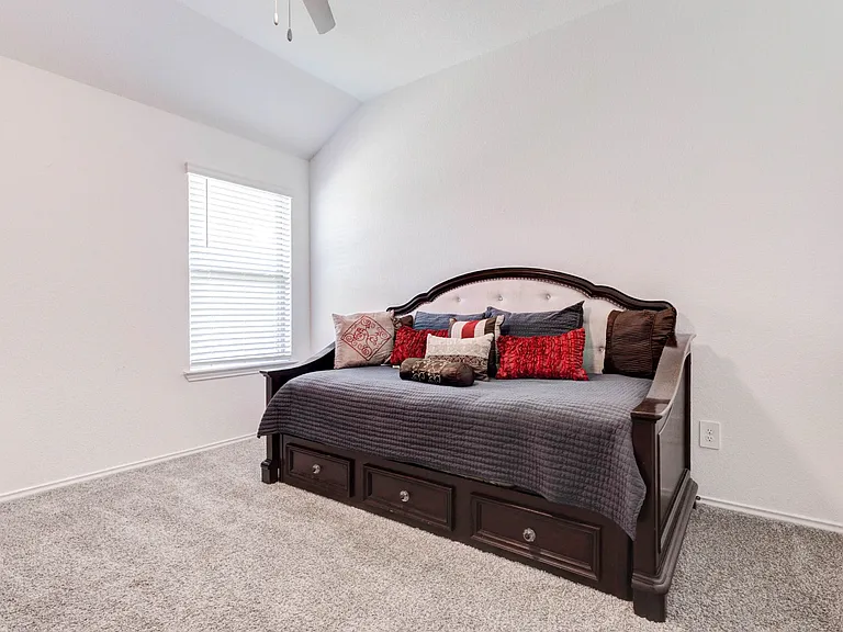 Trundle bed fourth bedroom