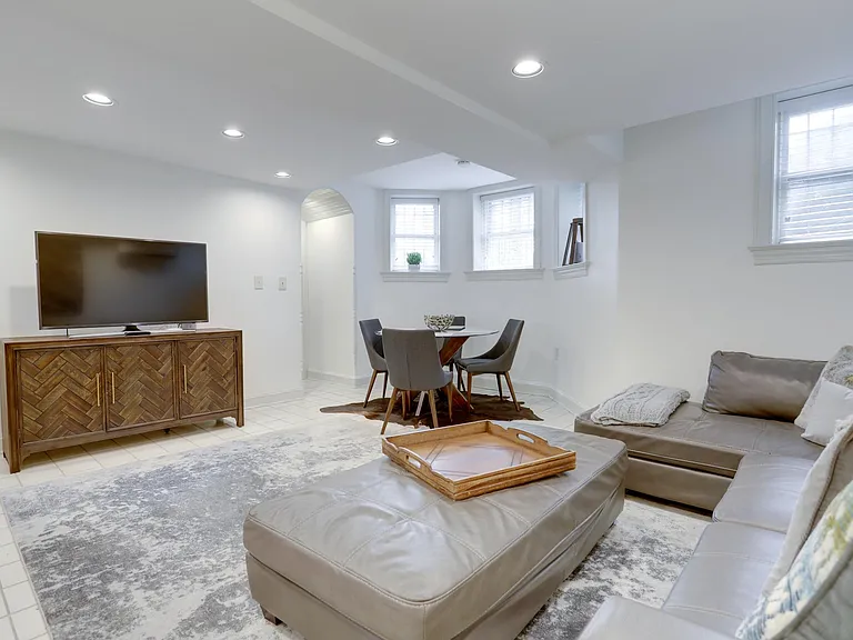 400 Seward Sq SE #B2 — Photo 4