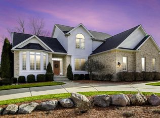 5542 Star Flower Dr, Haslett, MI 48840