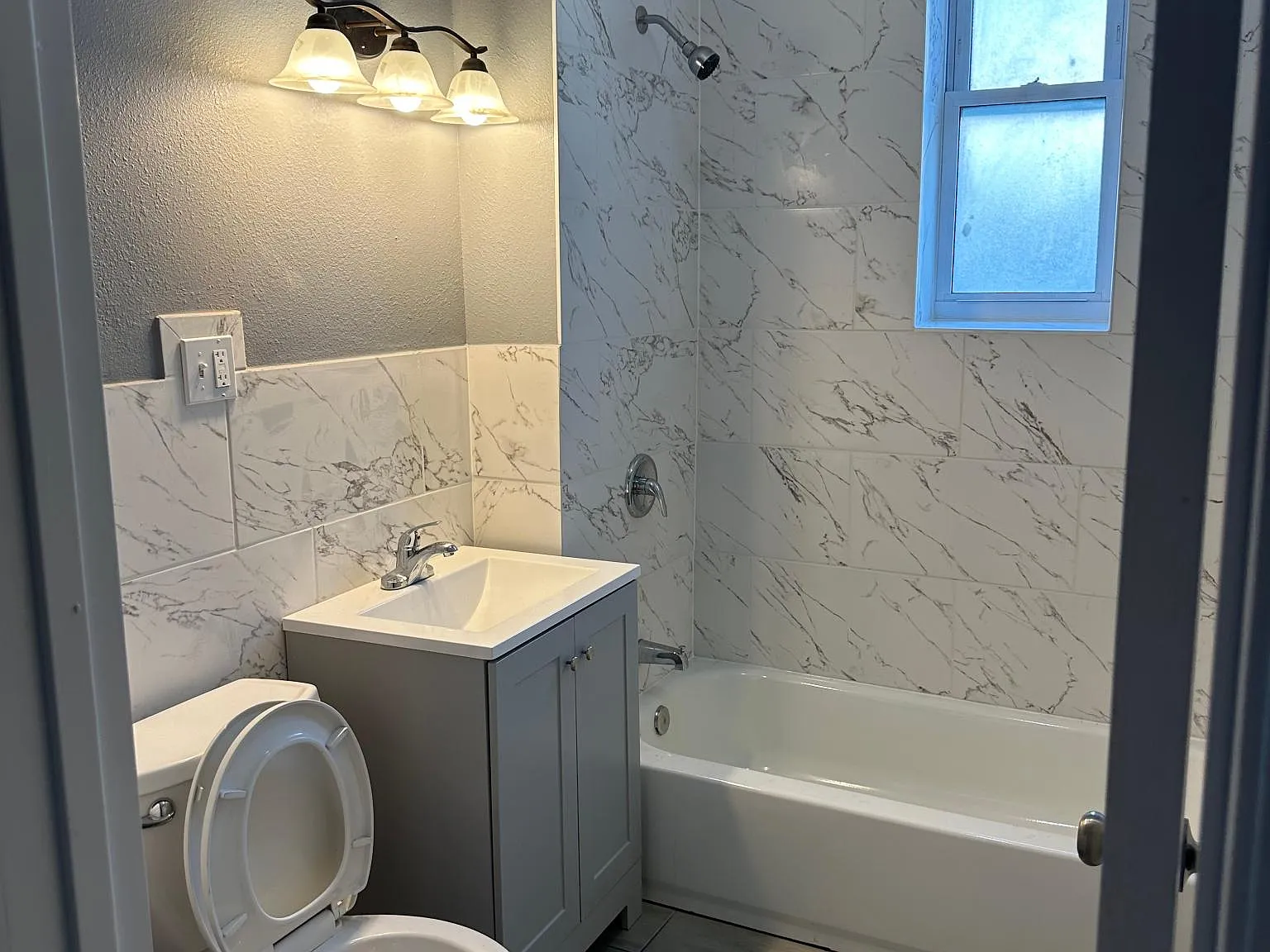2 bed, 1000 sqft, $1,700 — Photo 3