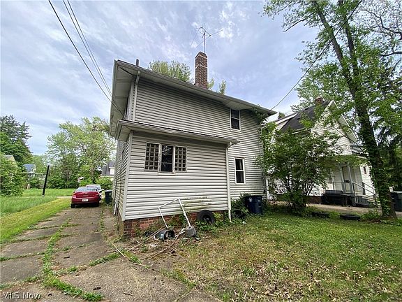 3rd image of 472 Beechwood Dr