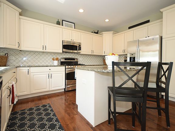 5th image of 810 Nightshade Ln