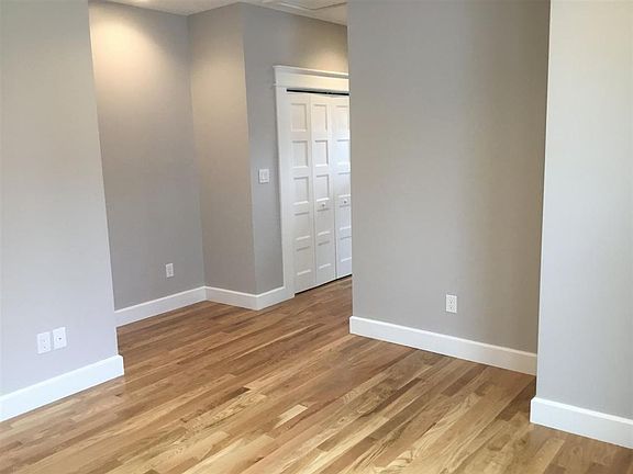 3rd image of 512 S Fess Ave