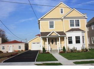 415 7th Ave, Pelham, NY 10803