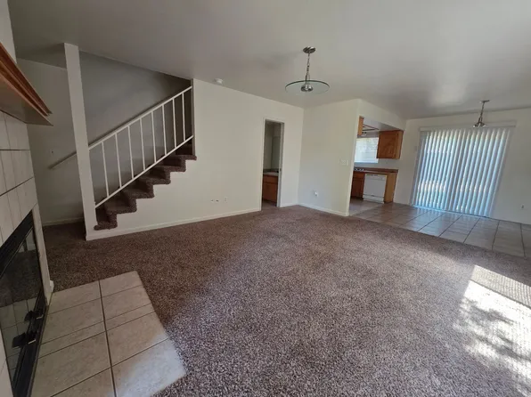 2808 W Mission Ct, Visalia, CA 93277