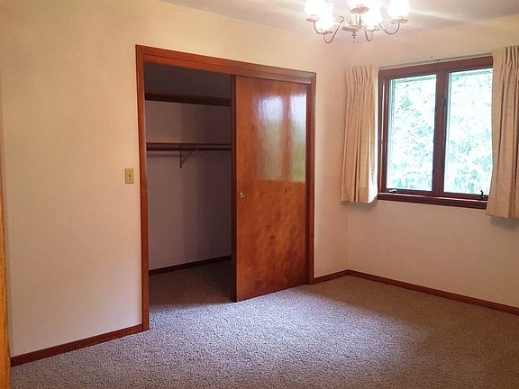 5th image of 530 N Broadway St