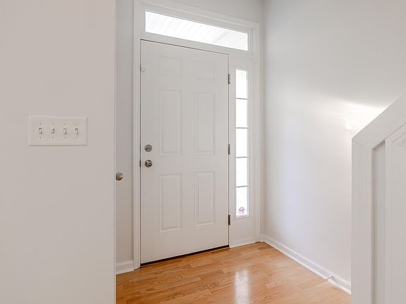 3rd image of 8116 Rolling Glenn Dr