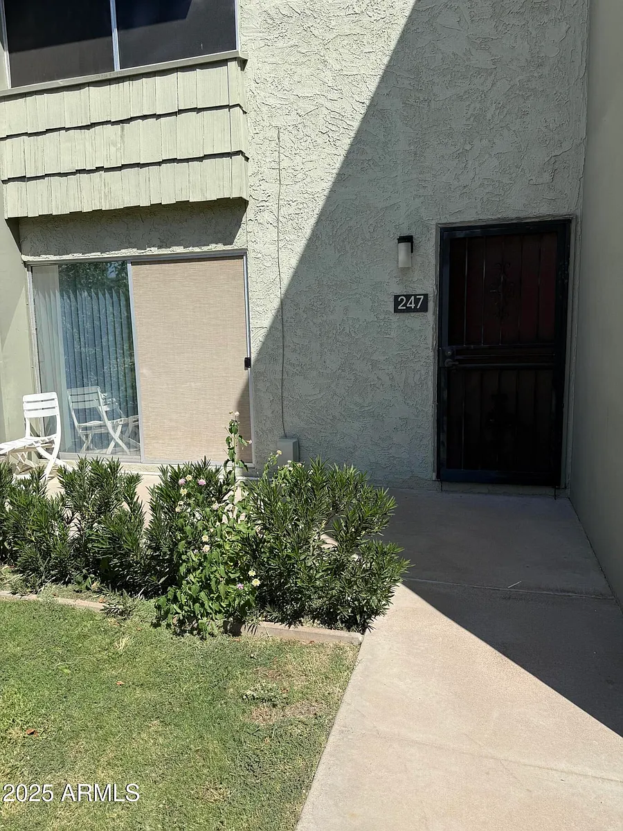 Building Photo - 4630 N 68th St #247