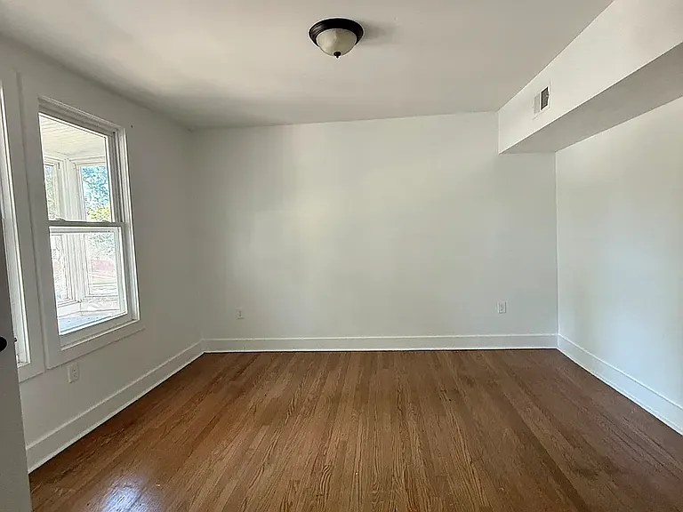 816 Essex Ave — Photo 3