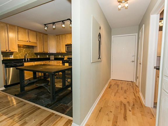 3rd image of 3215 Pillsbury Ave #107