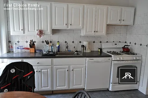 96 Strathmore Rd #4 Photo 1
