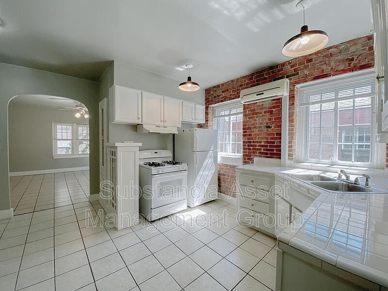1st image of 518 NW 12th St APT 13