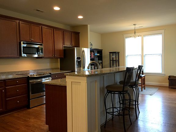 5th image of 532 Lakeview Dr