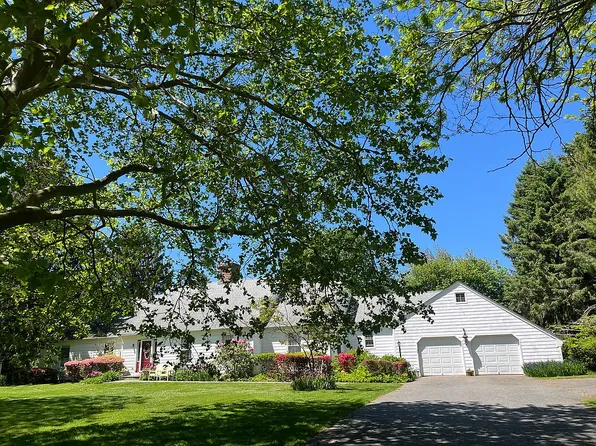 2340 Fairway Dr, Cutchogue, NY 11935