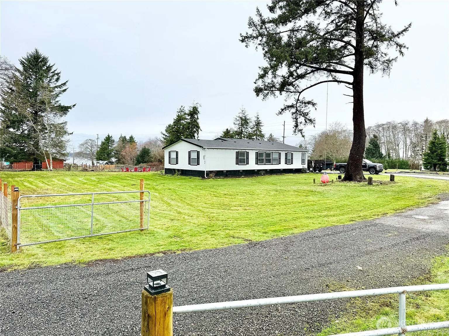 33 Whalers Drive photo 1