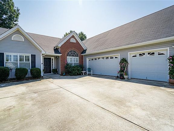 4th image of 3970 Rock Hollow Dr