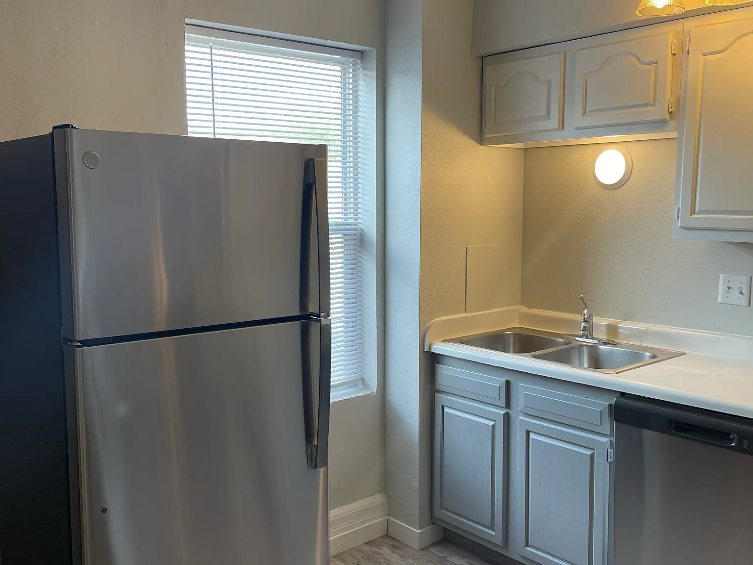 3 bed, $1,825 — Photo 2