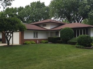 831 Milbeck Ave, Elk Grove Village, IL 60007