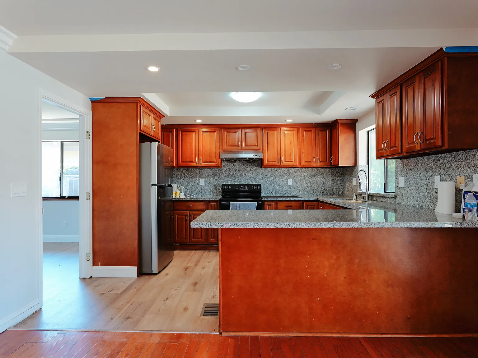 4 bed, 3039 sqft, $3,600 — Photo 2