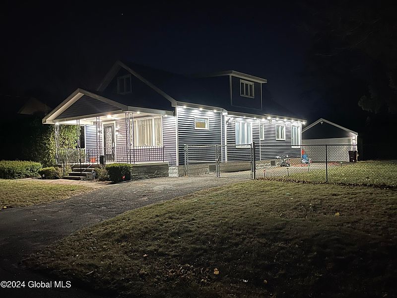 5th image of 3266 Taylor Street