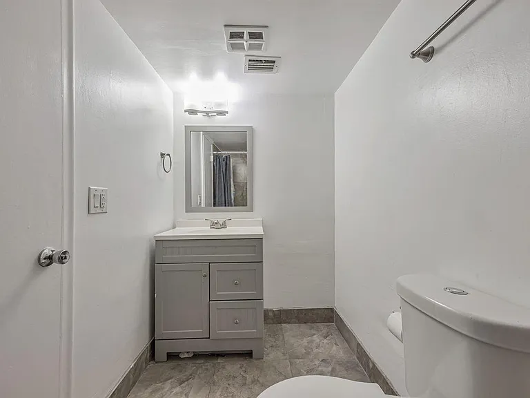 22605 SW 66th Ave #206 — Photo 9