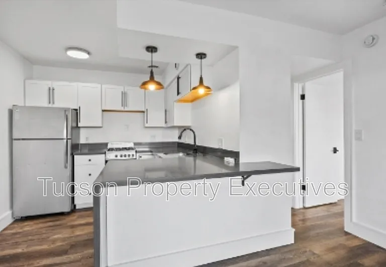 824 E 10th St #D — Photo 6