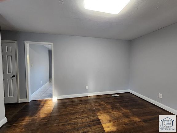 5th image of 1024 Oak St