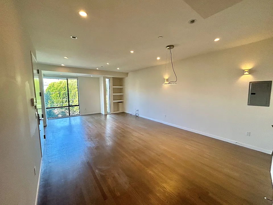 543 Grove St #2