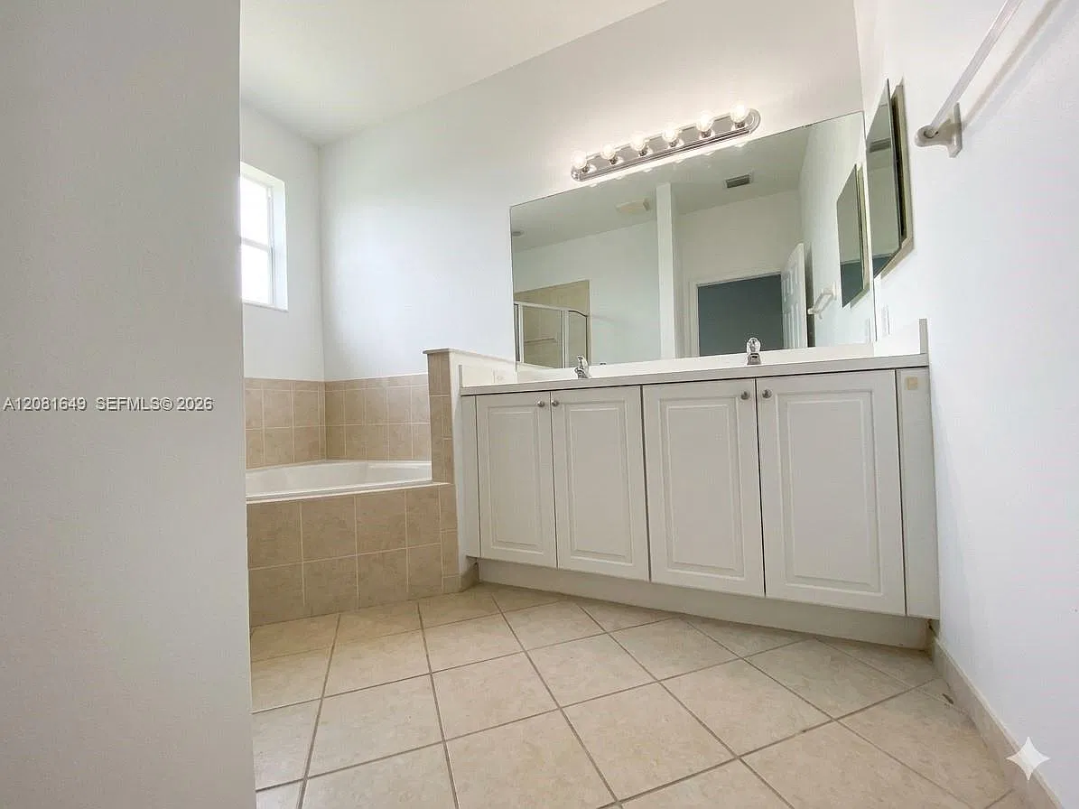 3 bed, 2.5 bath, 1526 sqft, $2,800 — Photo 3