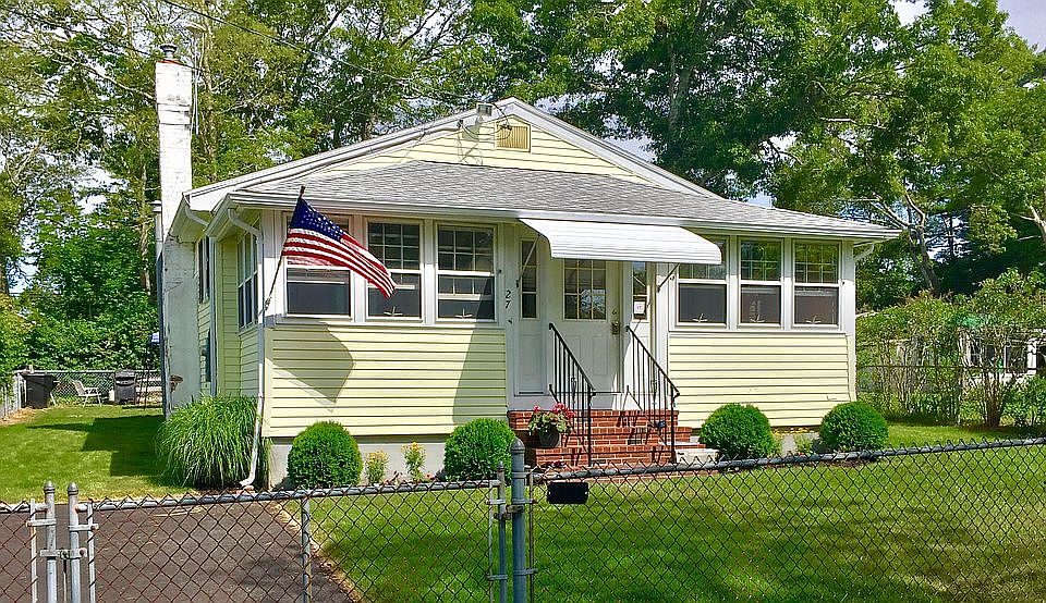 2nd image of 27 Datewood St