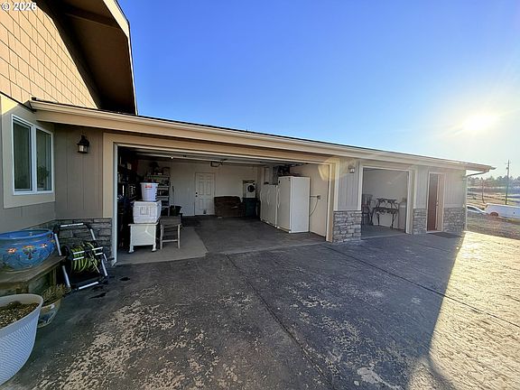 4th image of 3647 SW Highway 97