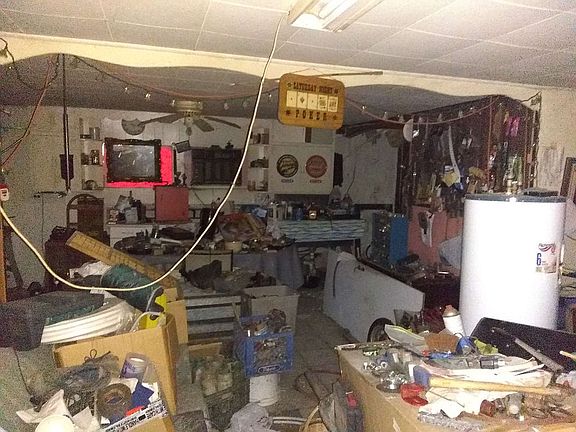 5th image of 327 E River St