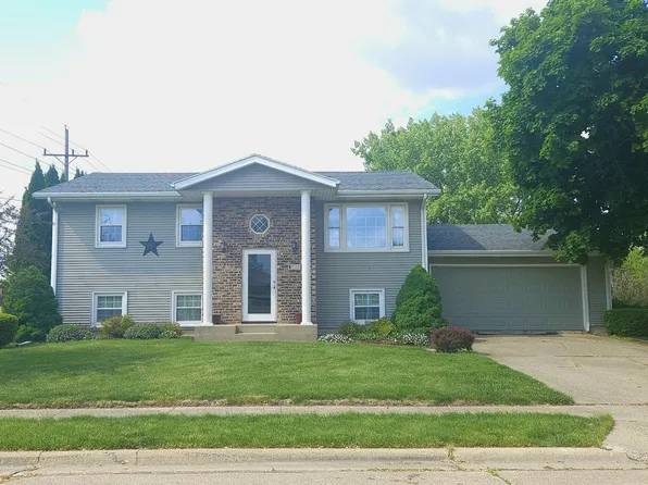 910 Saint Josephs Rd, Sterling, IL 61081