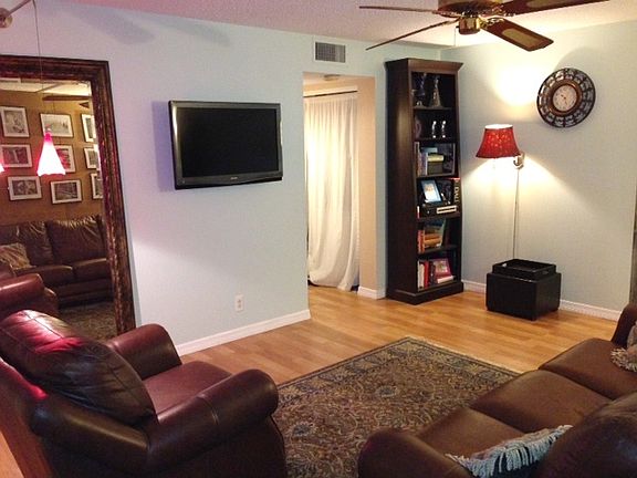 Comfortable Living Room 