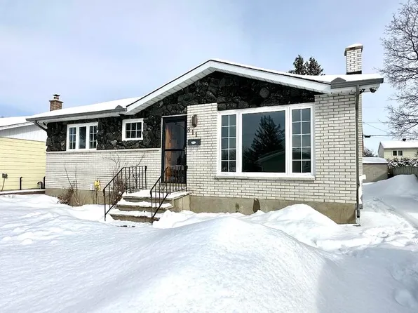 811 Willow Ave, Ottawa, ON K1E 1C8