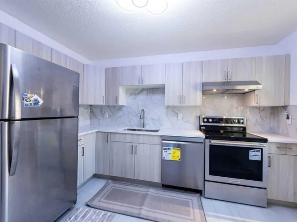 3029 E Rundleson Rd NE #34, Calgary, AB T1Y 3Z5