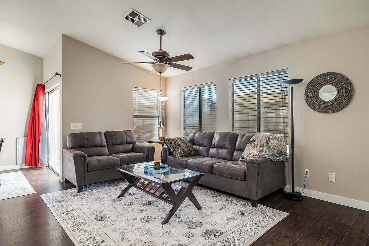 3 bed, 1189 sqft, $3,900 — Photo 4