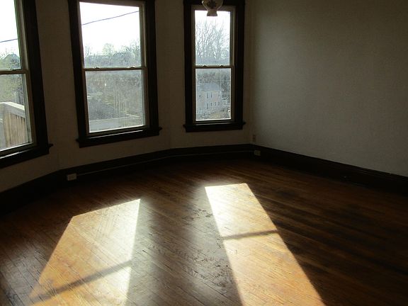 2nd image of 717 Caledonia Pl #1
