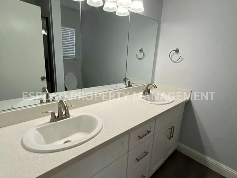 5130 N West Ave #102 — Photo 8