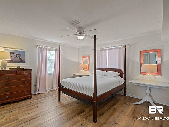 4th image of 211 Fels Ave