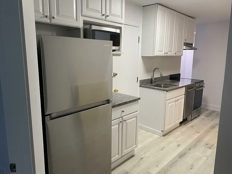 49 Westland Ave #18R — Photo 5
