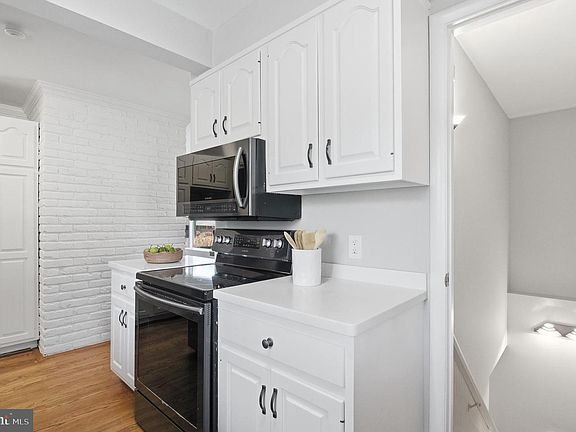 5th image of 9924 Pinehurst Ave