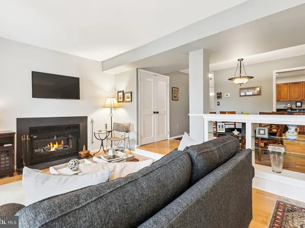 2911 S Woodley St APT C, Arlington, VA 22206