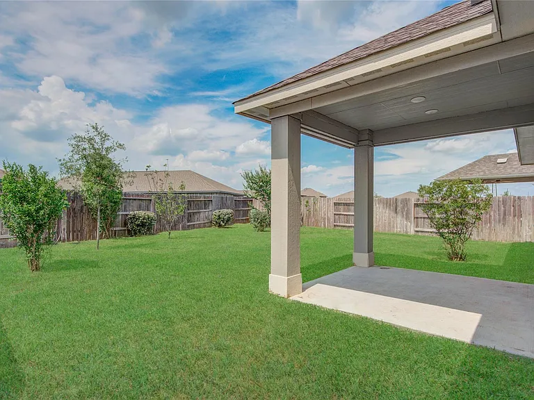2425 Temple Crag Dr — Photo 33
