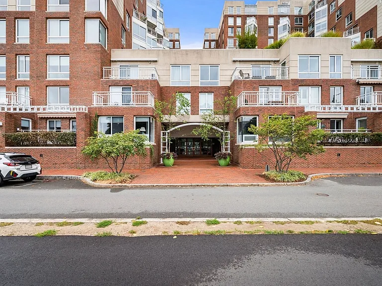 75-83 Cambridge Pkwy #101 — Photo 1